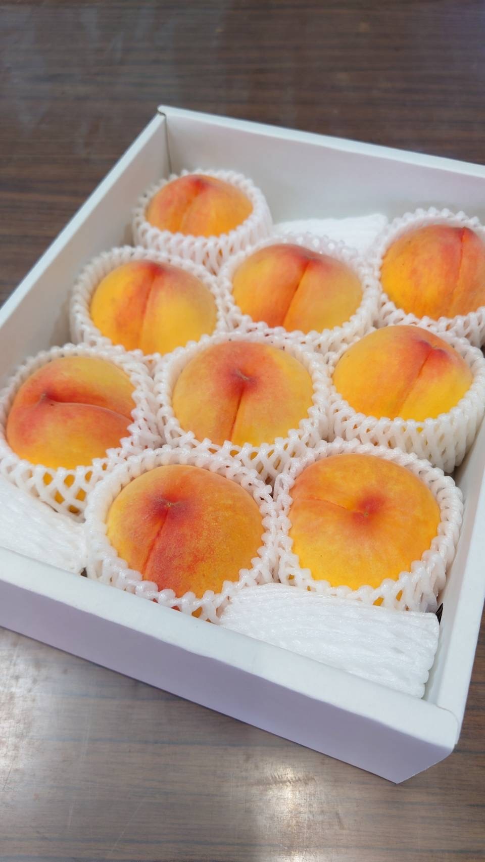 6月下旬発送[家庭用]早生のゴールデンピーチ友黄 1箱 約1.8kg(6~9個)