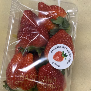 バラ詰め　いちご　「とちひめ」　「やよいひめ」