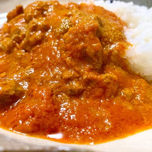 平飼い鶏のバターチキンカレー: 薄羽養鶏場