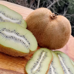 見た目なんて気にしない!!でぶっちょキウイ中味で勝負!!