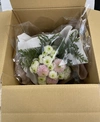【仏花におすすめ】そのまま飾れるお供えスタンドマムブーケ！（ニオイヒバ入り）