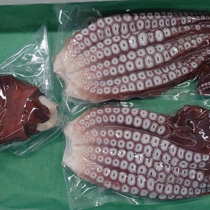 小樽産 茹でタコ足4本900g×2・タコ頭400g×1(冷凍)