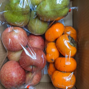 柿、りんご、ラ・フランス