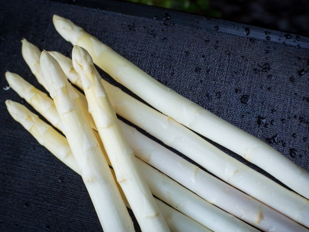 フルーツアスパラガス 白い果実 農家漁師から産地直送の通販 ポケットマルシェ