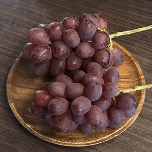 極甘 クイーンルージュ　皮ごと種なし　1キロ～　3～4房　小房のセット