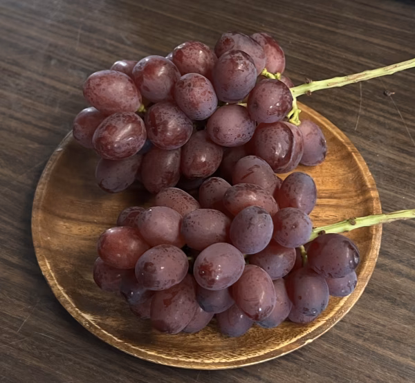 極甘 クイーンルージュ　皮ごと種なし　1キロ～　3～4房　小房のセット