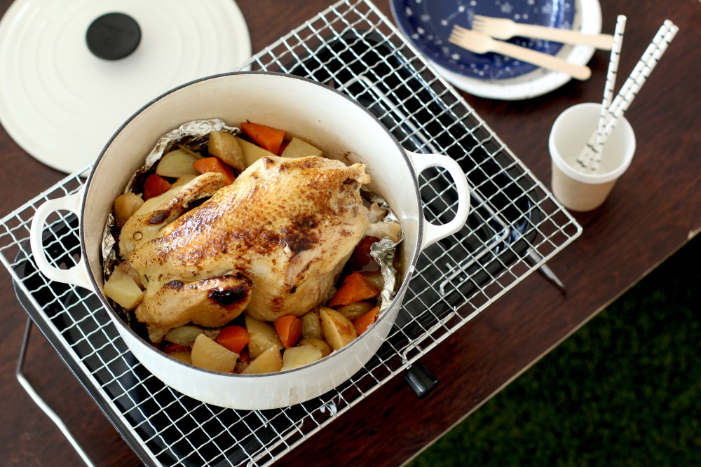 アウトドアに お鍋で 鶏の丸焼き はいかが 作り方から切り分け方まで解説します 農家漁師直送のポケットマルシェ