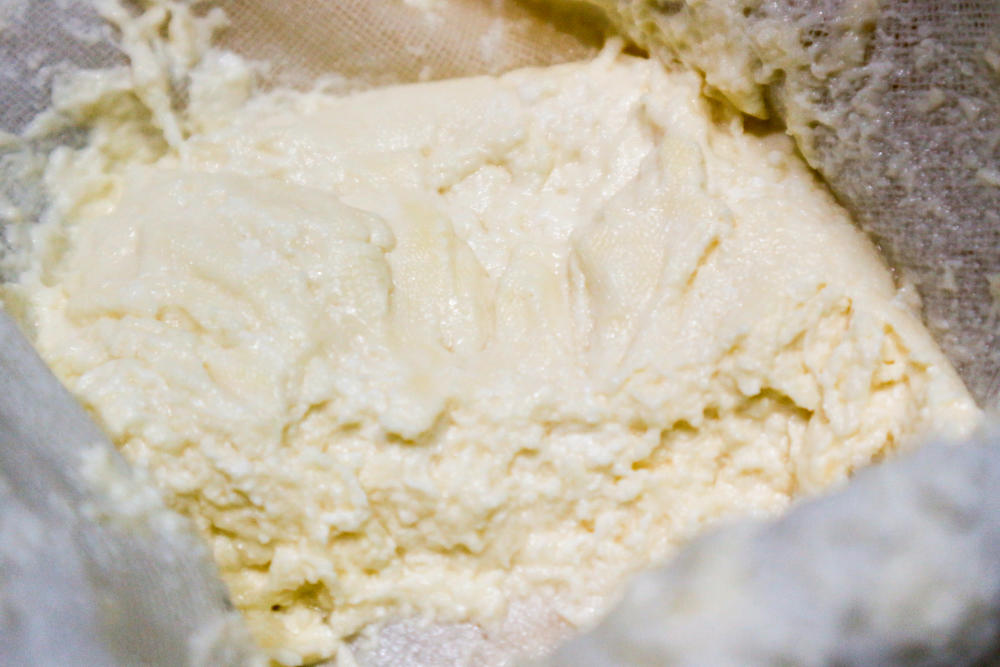 30分でできる 究極のカッテージチーズ の作りかた おいしさのコツは牛乳選びにあり 農家漁師から産地直送の通販 ポケットマルシェ