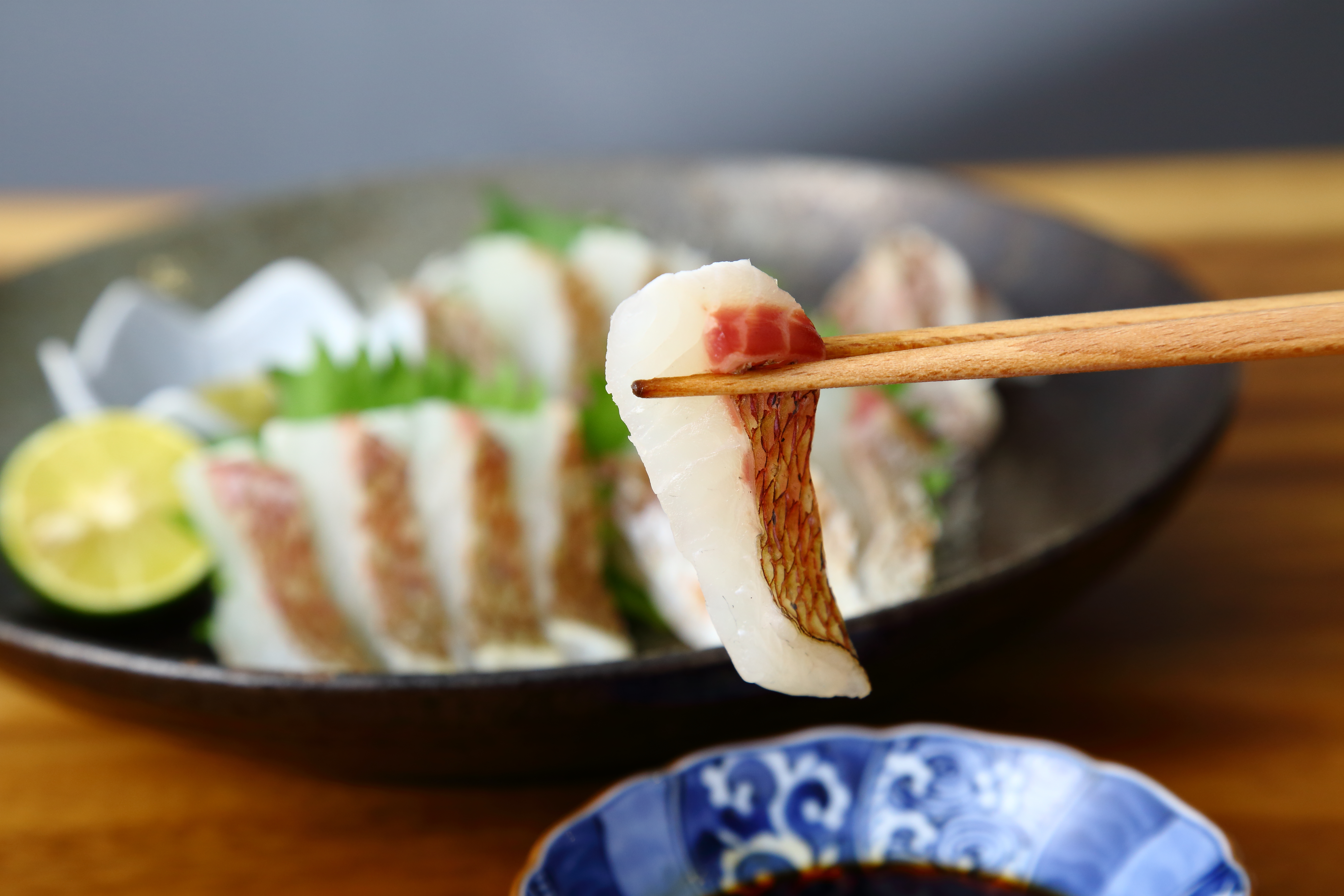 [リピーター多数]今が旬!期待を上回る甘味と噛むほど溢れる旨味![ブランド真鯛] ◎捌いてみたい!人向け!水洗い(ウロコ・内臓処理)