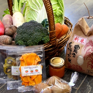 【福袋2024】甲斐路の恵みをたっぷりお届け！お野菜・果物・加工品の贅沢セット