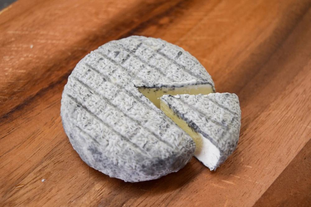 【長野県産】ヤギさんのミルクで作るネロカプラ(シェーブルチーズ）