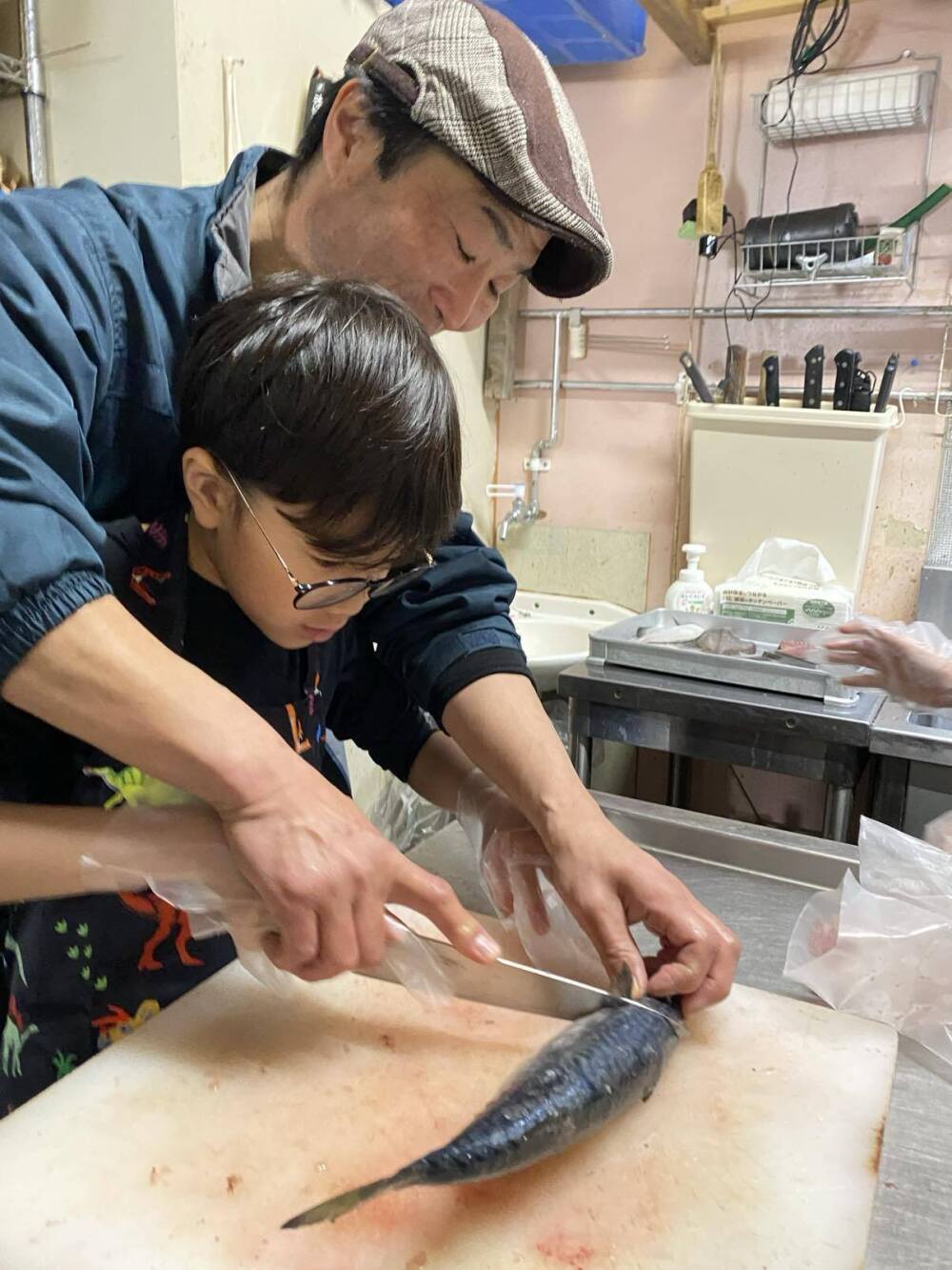 魚のプロからお魚さばきを教えてもらう体験