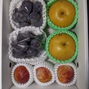 梨とすももとぶどう