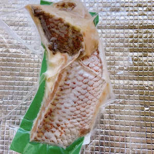 【訳あり】沼津産マダイお刺身 皮目湯引き済 1袋約130g