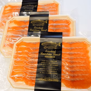 旨味が熟成された奥阿蘇マスのスモーク(80g×2ｐ）アスタキサンチンたっぷり！