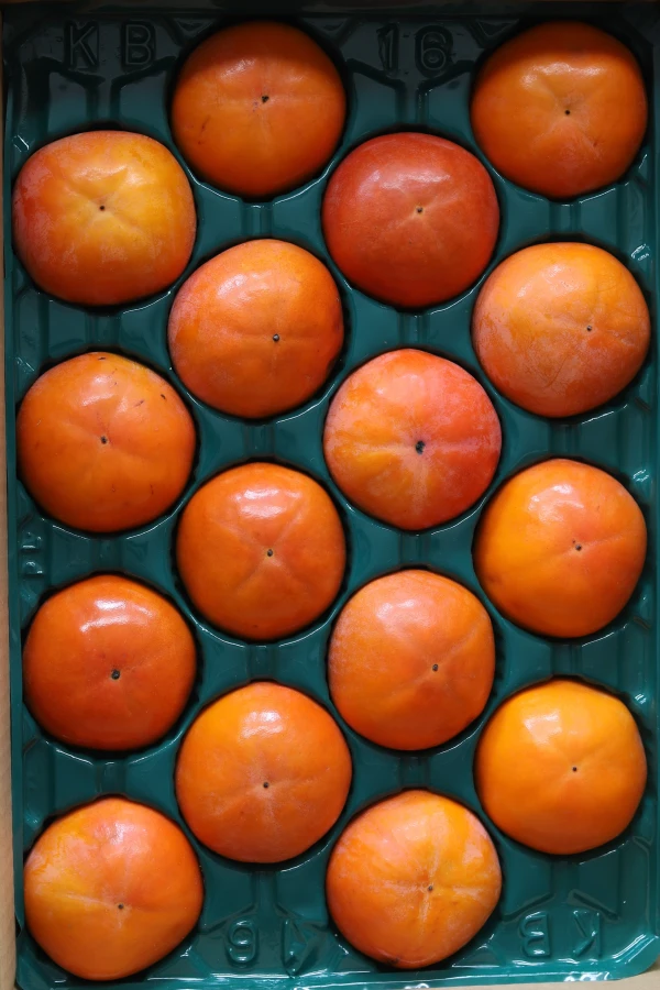 大の果物好きが作るこだわりの柿【L】樹上完熟富有柿4kg箱