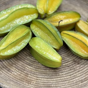 星形の南国果実【スターフルーツ】