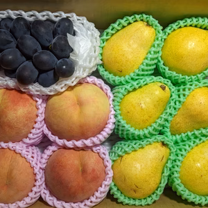 桃と洋梨とぶどう