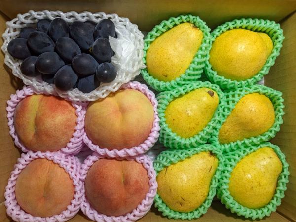 桃と洋梨とぶどう