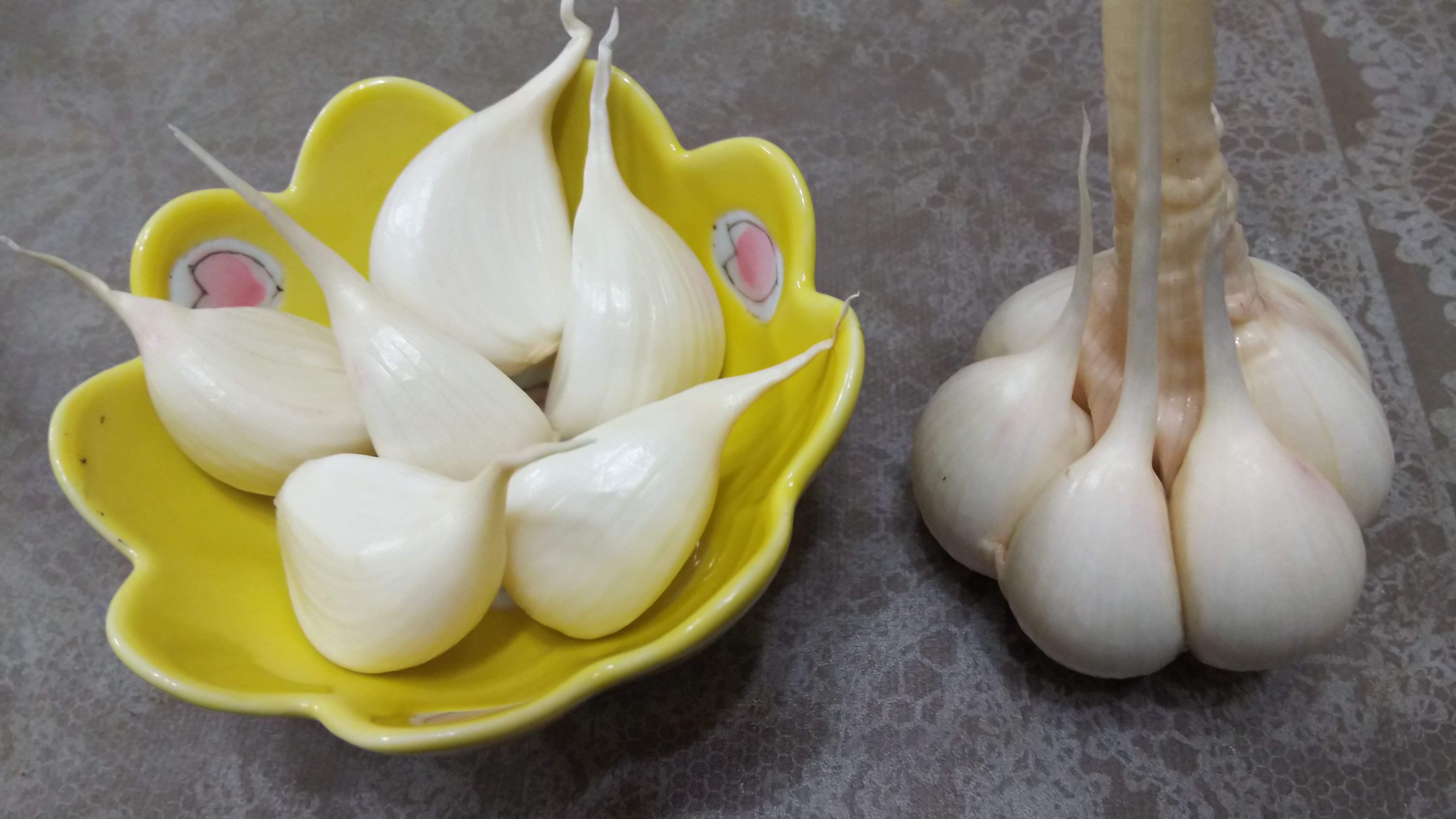 乾燥していない生にんにく、農薬不使用‼️500g～3kgです