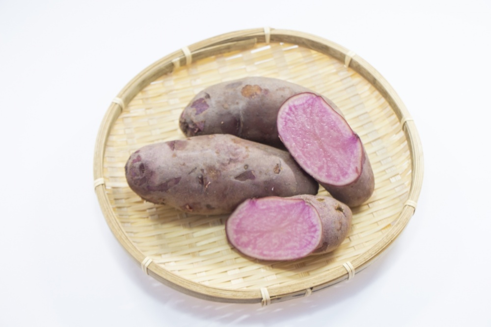 鮮やかなピンク色の新じゃがいも ノーザンルビー 4kg 農家漁師から産地直送の通販 ポケットマルシェ