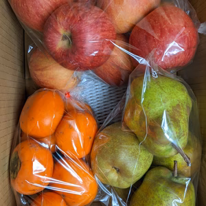 柿、りんご、ラ・フランス