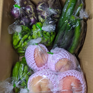 桃と夏野菜の詰め合わせ