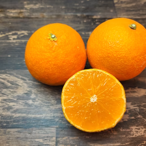 絶妙な甘さと酸味　薄皮マドンナ　開運レモンクジ