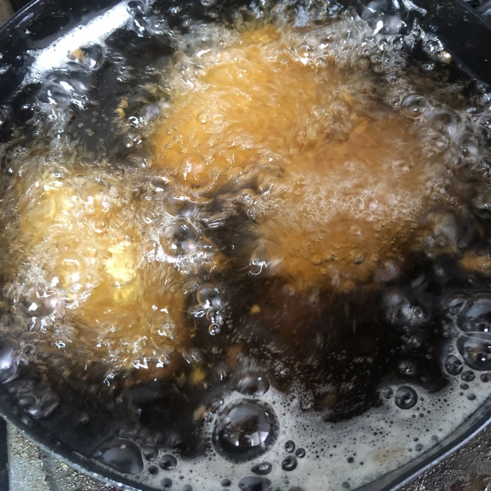 冷凍牡蠣むきみ！２ｋｇ（約６０粒）牡蠣フライなどに だいぶ旨いやつですよ。牡蠣