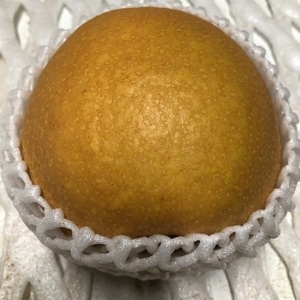 王秋梨１１月上旬～頃化粧箱2.5キロ箱に秀品5玉～9玉サイズの梨が入っています。