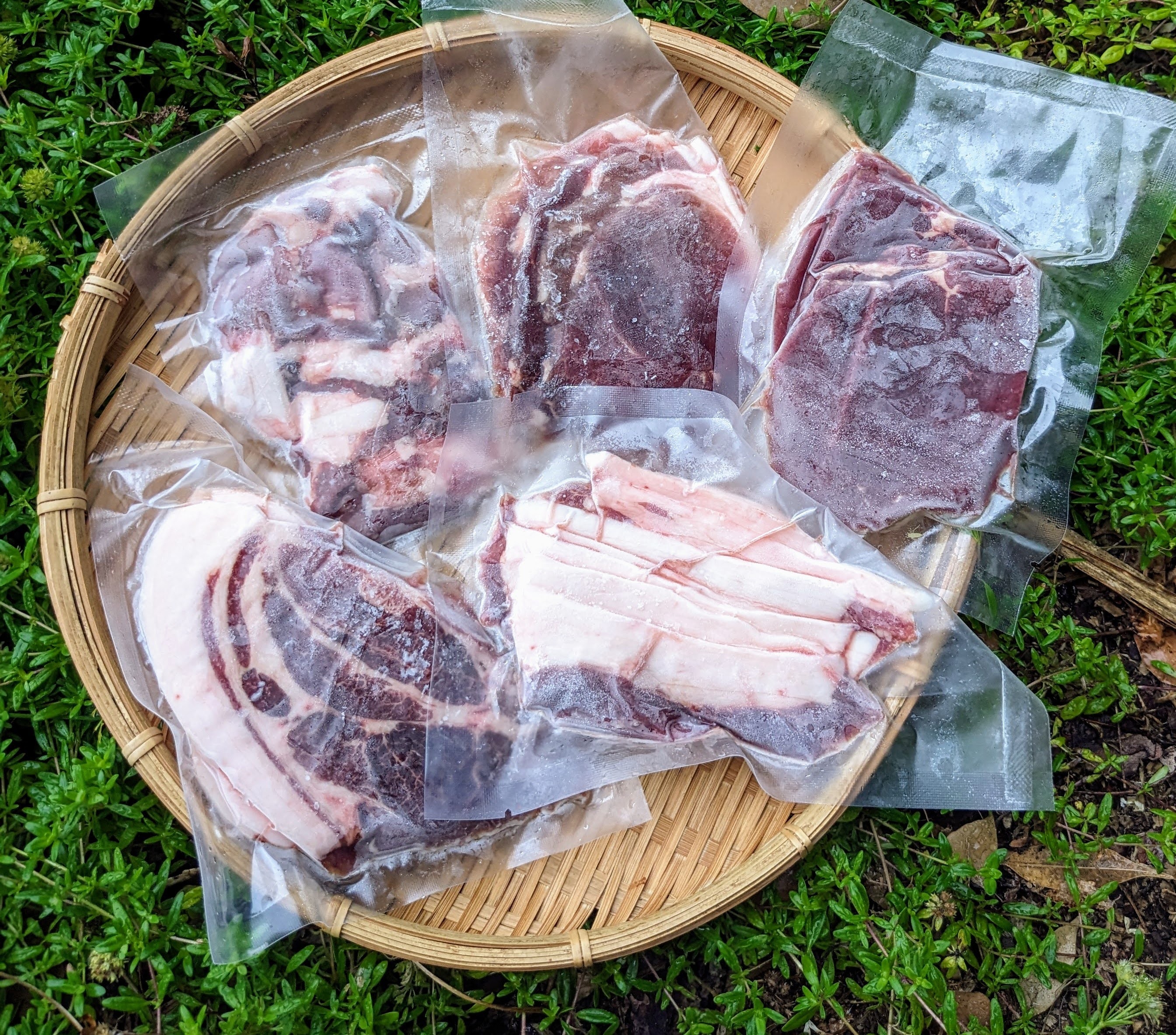 猪肉⭐︎メス猪限定‼️特上ロース・400g前後⭐︎真空の冷凍猪肉パックです‼️ 猪肉⭐︎メス猪限定‼️特上ロース・400g前後⭐︎真空の冷凍猪肉