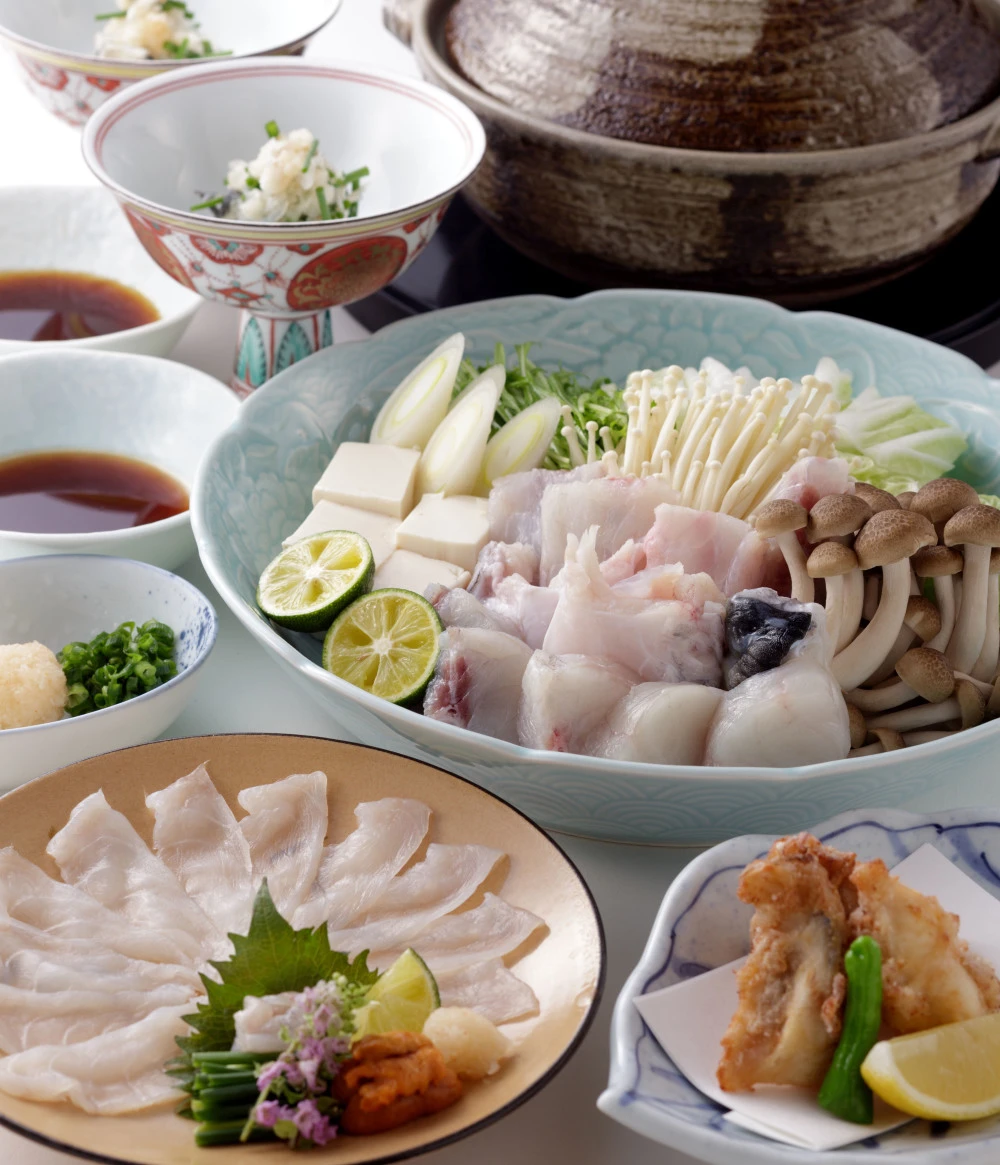 山口県産とらふぐ料理セット【冷蔵】(皮・鰭・ポン酢等付)★日時指定必須★
