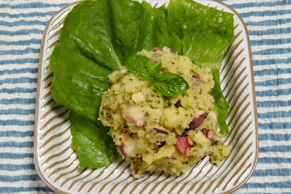 モヤモヤ吹き飛ぶ タコとバジルのポテトサラダの薬膳レシピ 農家漁師直送のポケットマルシェ