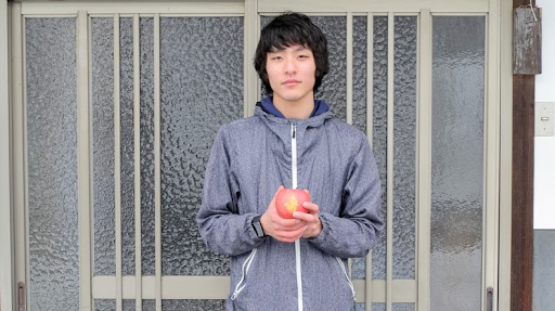 生産者に聞く 祖父母の影響でりんご作りに情熱を注ぐ 平成6年生まれの若き園主 峯村和也さん 農家漁師直送のポケットマルシェ