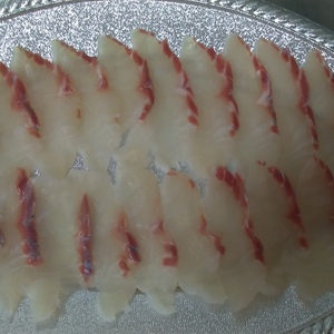 チョウザメ刺身