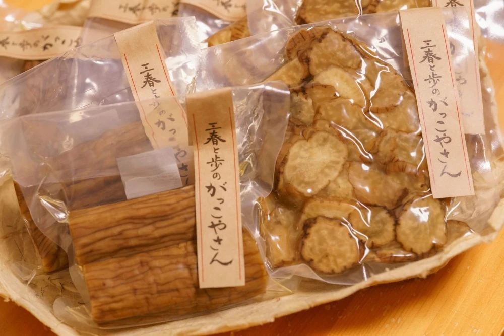 今年も出来上がりました！三春と歩のがっこやさんのいぶりがっこセット