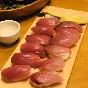 熟成　富山の天然本マグロブロック　皮付き　釣りもの　腹下　在庫のみ