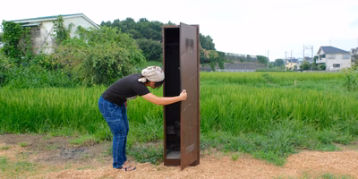 畑のロッカーで、ベーコンとタコの燻製をつくってきたよ。