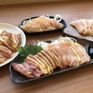 鶏刺し専門店の味！大摩桜 鶏刺し　レギュラー８Pセット【定期便】
