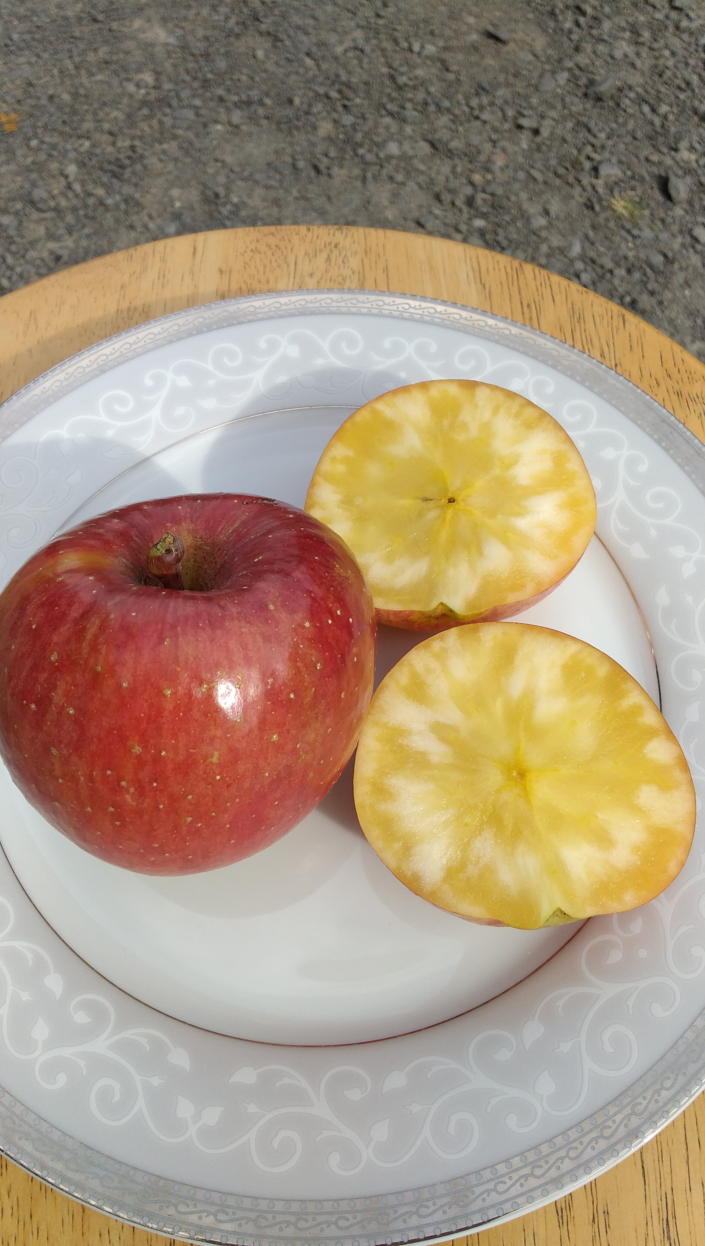 秋の人気者 福島のリンゴ こうとく2キロ箱 少数販売 売り切れ御免 農家漁師から産地直送の通販 ポケットマルシェ