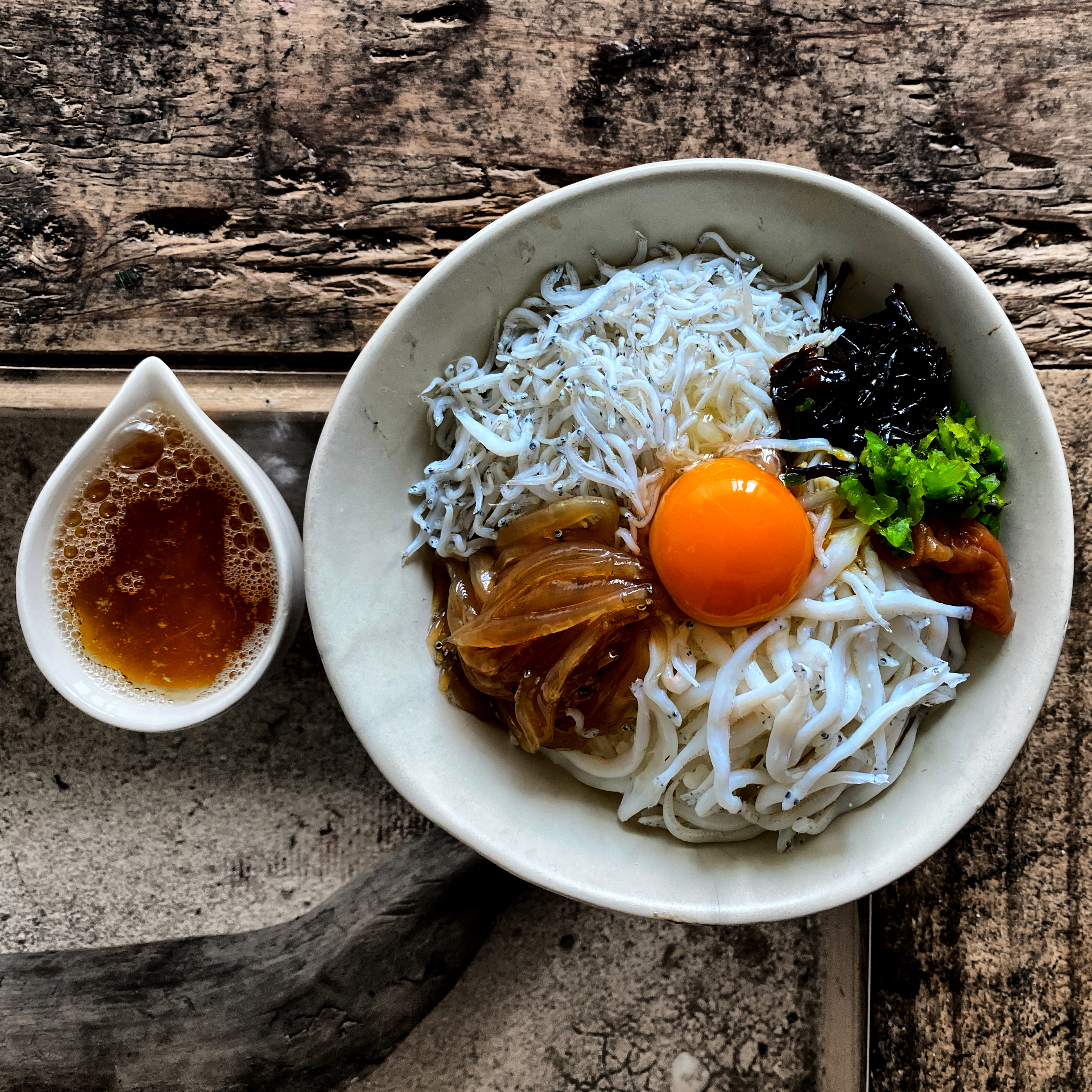 ご家庭で二色丼☆生白魚沖漬けと釜揚げシラスのセット｜魚介セットの商品詳細｜ポケットマルシェ｜産地直送で旬の食材が生産者(農家・漁師)から届く