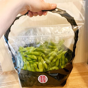 【予約※12/15から収穫分】オシャレな手提げ袋入り！茶豆風味の枝豆【英】