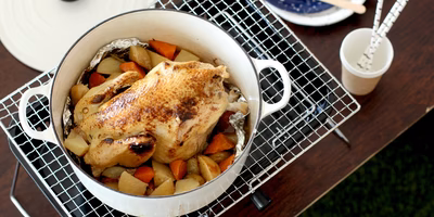 アウトドアに。お鍋で「鶏の丸焼き」はいかが？作り方から切り分け方まで解説します！
