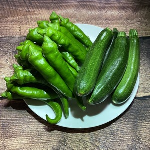 いつもの料理にもう一品！ズッキーニと万願寺とうがらしのセット