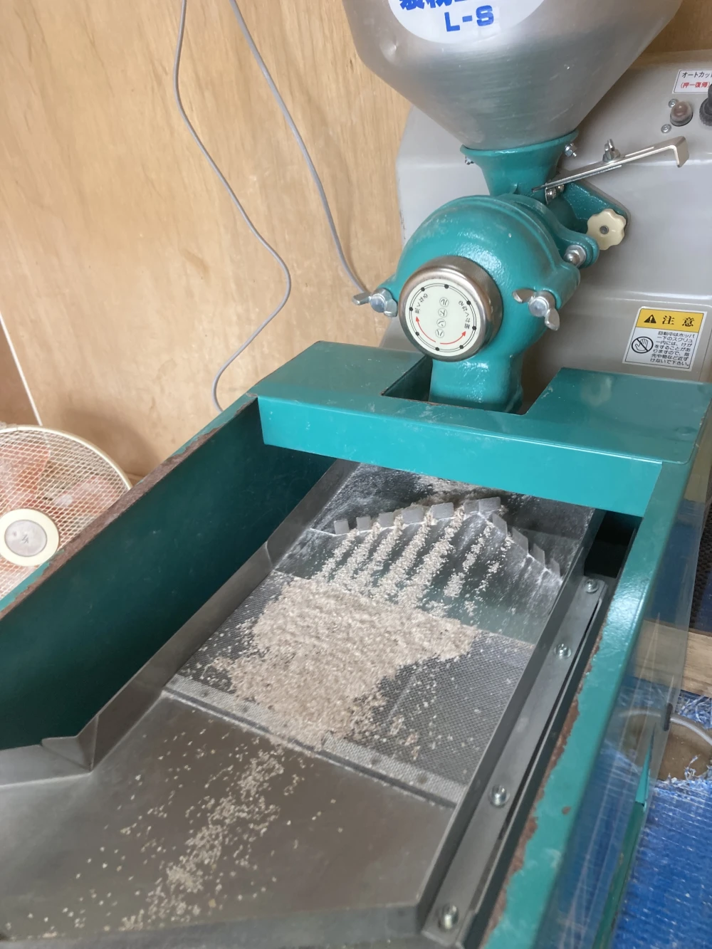 小麦の薄力粉900g 薄力全粒粉900g 桜島の恵み無農薬 無肥料 除草剤不使用