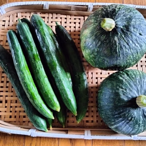 きゅうり約1キロとかぼちゃ（1キロ前後）2個　旬の野菜のおまけ付き