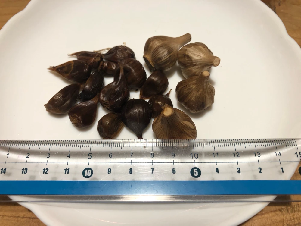 【農薬・化学肥料不使用栽培】※訳あり※小粒バラにんにく使用　自家製黒にんにく