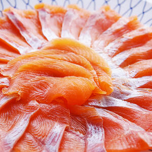 食卓を華やかに！ニジマスの刺身盛り(180g・3人前)