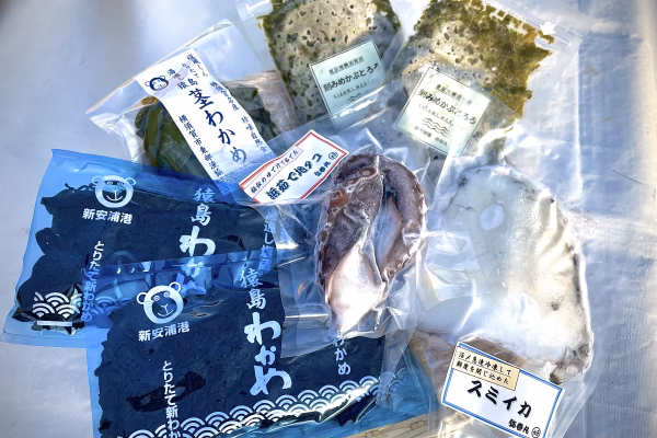 冷蔵発送　弥春丸贅沢盛り！！猿島わかめ海藻セット＋秘伝の茹で地たこ＋旬のスミイカ