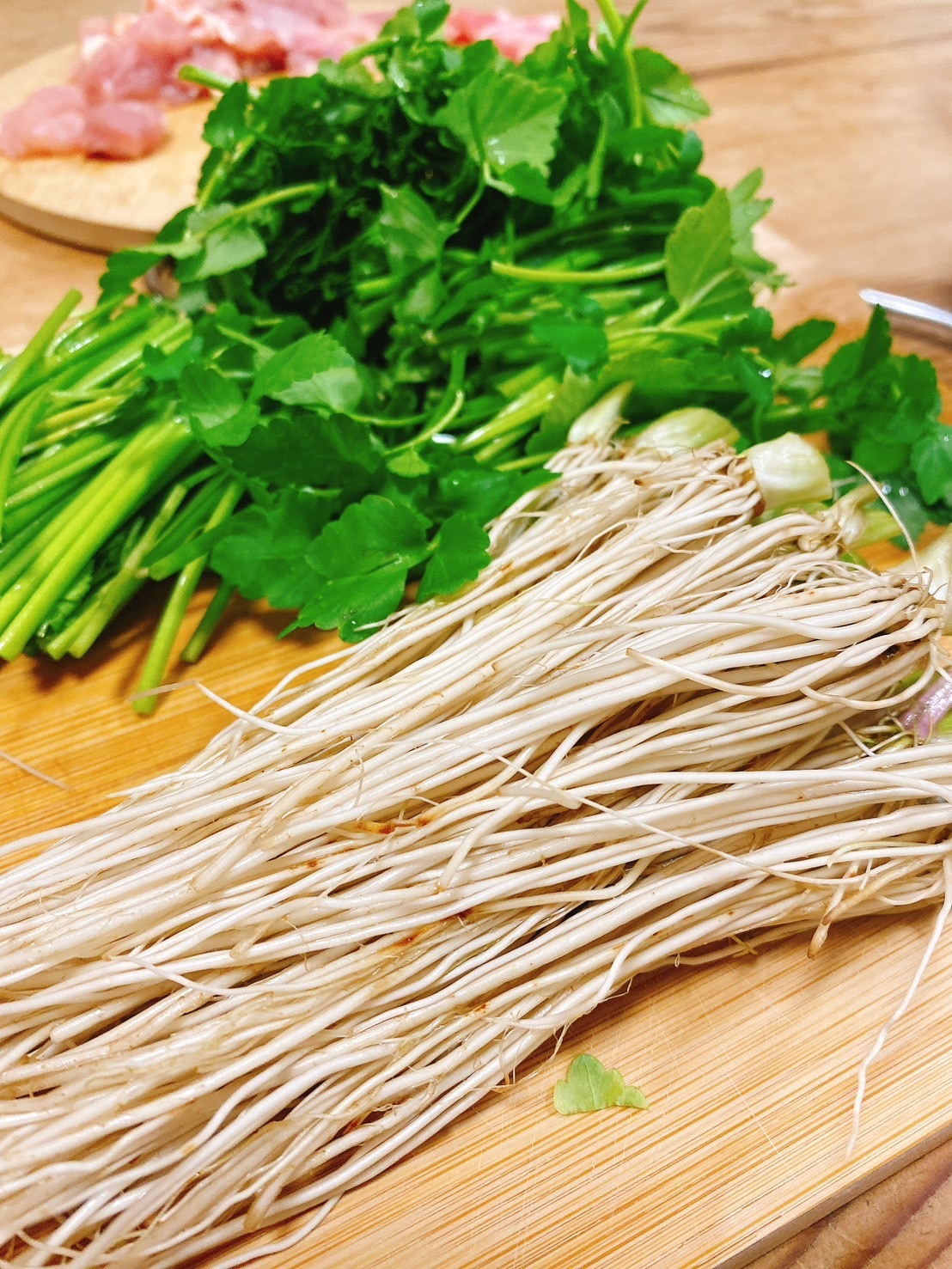 根っこが主役！湯沢市産『三関せり』 500g｜せりの商品詳細｜ポケット